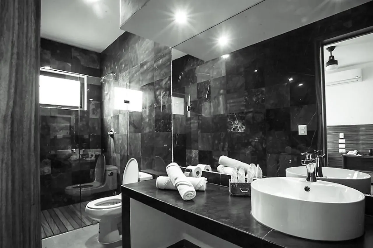 Mow Midtown Hotel & Residences 신데 델 카르멘
