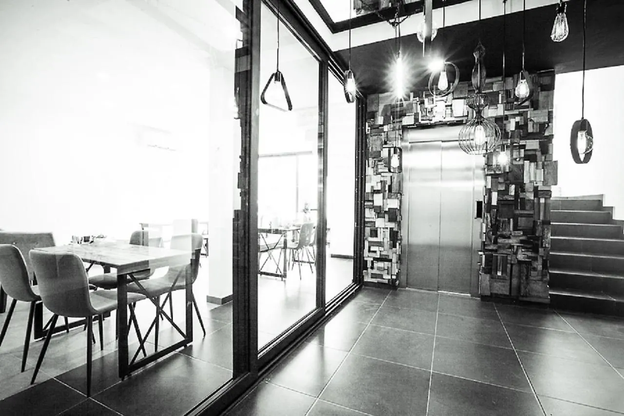 Mow Midtown Hotel & Residences 신데 델 카르멘